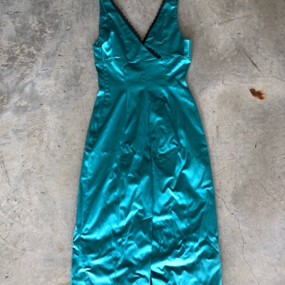 Gorgeous satin dress bebe - Picture 4 of 5